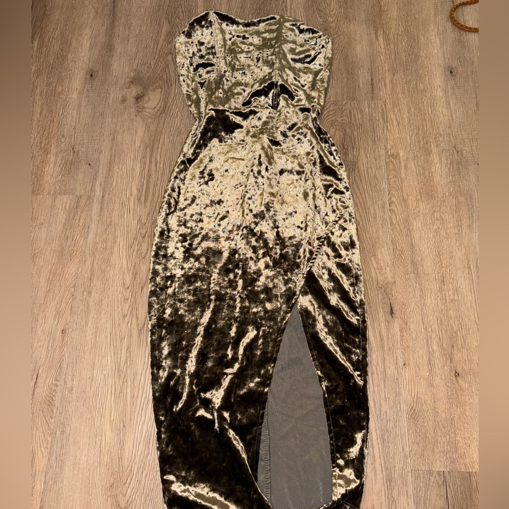 Elegant  green velvet dress